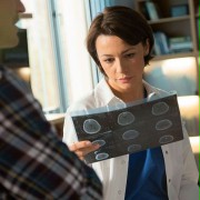 Opiekunka Magda / Dr Sylwia Mr&oacute;z, neurochirurg