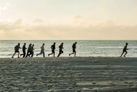 Six - galeria zdjęć - filmweb