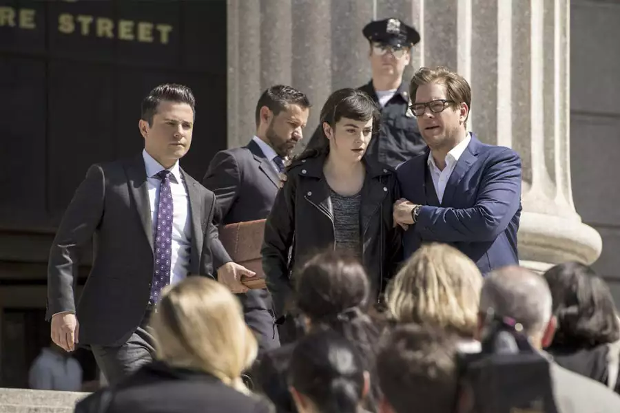 Bull - galeria zdjęć - filmweb