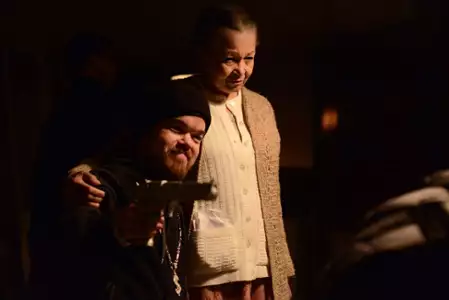 Deadbeat - galeria zdjęć - filmweb