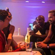 XOXO - galeria zdjęć - filmweb
