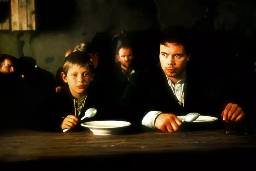 Niezwyciężony - galeria zdjęć - filmweb