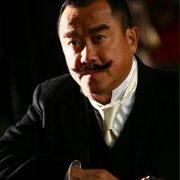 Eric Tsang w Strażnicy i zabójcy