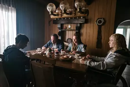 Almost Fly - galeria zdjęć - filmweb