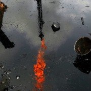 Crude - galeria zdjęć - filmweb