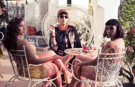 Little Birds - galeria zdjęć - filmweb