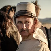 Czekając na barbarzyńc&oacute;w - galeria zdjęć - filmweb