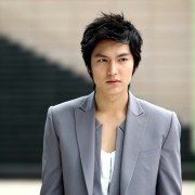 Min-ho Lee w Gae-in-eui Chwi-hyang