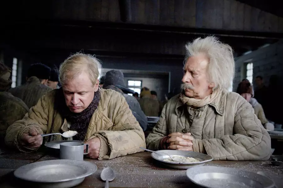 Stulatek, który wyskoczył przez okno i zniknął - galeria zdjęć - filmweb