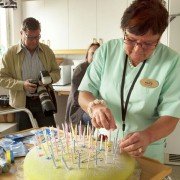 Hundraåringen som klev ut genom fönstret och försvann - galeria zdjęć - filmweb