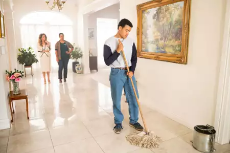 Młody The Rock - galeria zdjęć - filmweb