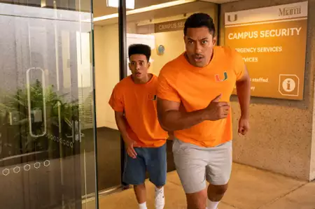 Młody The Rock - galeria zdjęć - filmweb