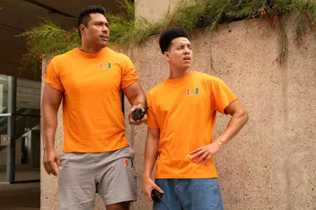 Młody The Rock - galeria zdjęć - filmweb