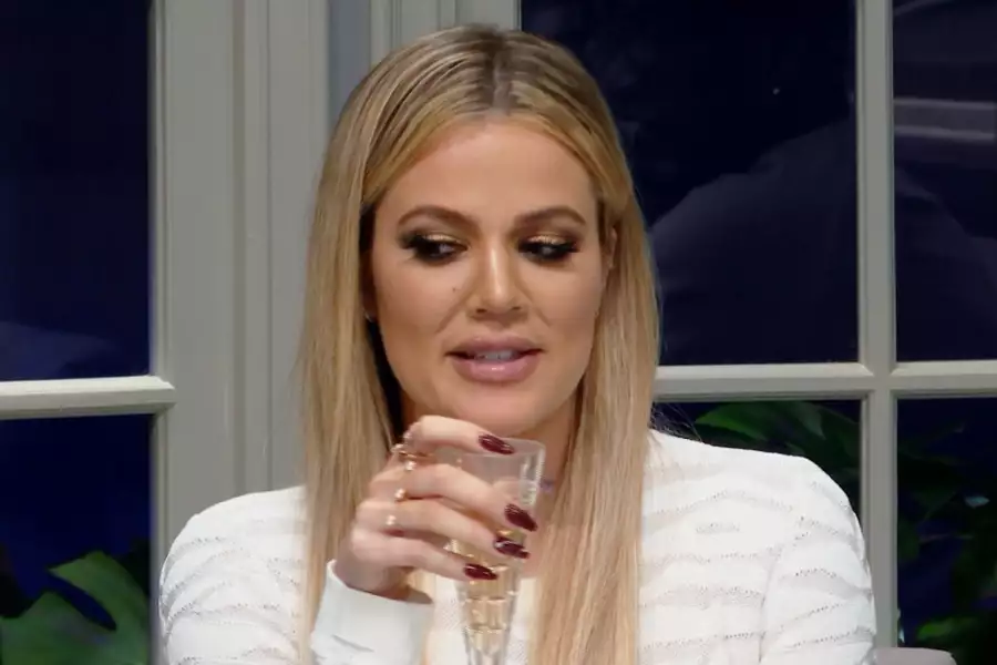 Kocktails with Khloé - galeria zdjęć - filmweb