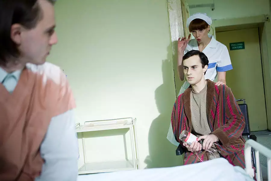Hodinu nevíš... - galeria zdjęć - filmweb