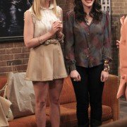 2 Broke Girls - galeria zdjęć - filmweb