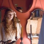 Kobieta w błękitnej wodzie - galeria zdjęć - filmweb