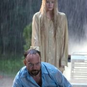 Kobieta w błękitnej wodzie - galeria zdjęć - filmweb