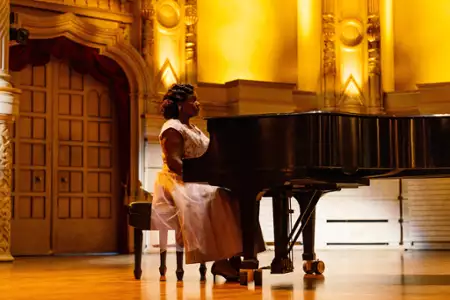 Mahalia - galeria zdjęć - filmweb