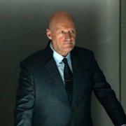 Adrian Edmondson w Obcy: Ziemia