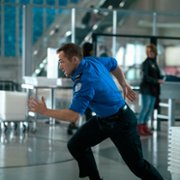 Taron sam na lotnisku