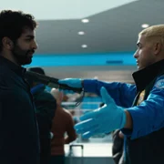 Carry-On - galeria zdjęć - filmweb
