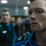Carry-On - galeria zdjęć - filmweb