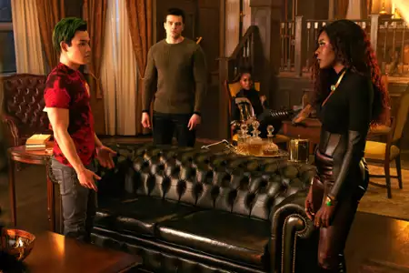 Titans - galeria zdjęć - filmweb