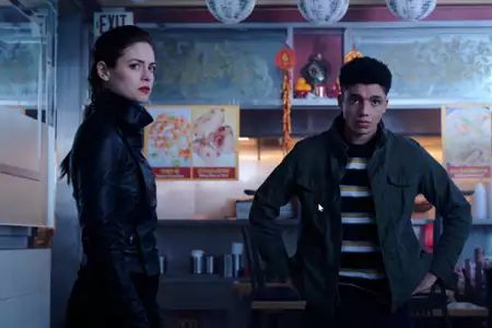 Titans - galeria zdjęć - filmweb