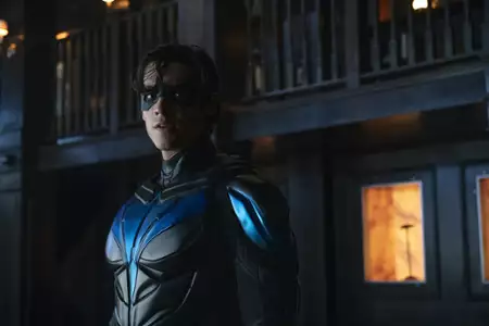 Titans - galeria zdjęć - filmweb