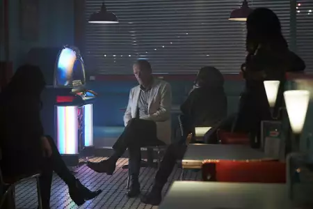 Titans - galeria zdjęć - filmweb