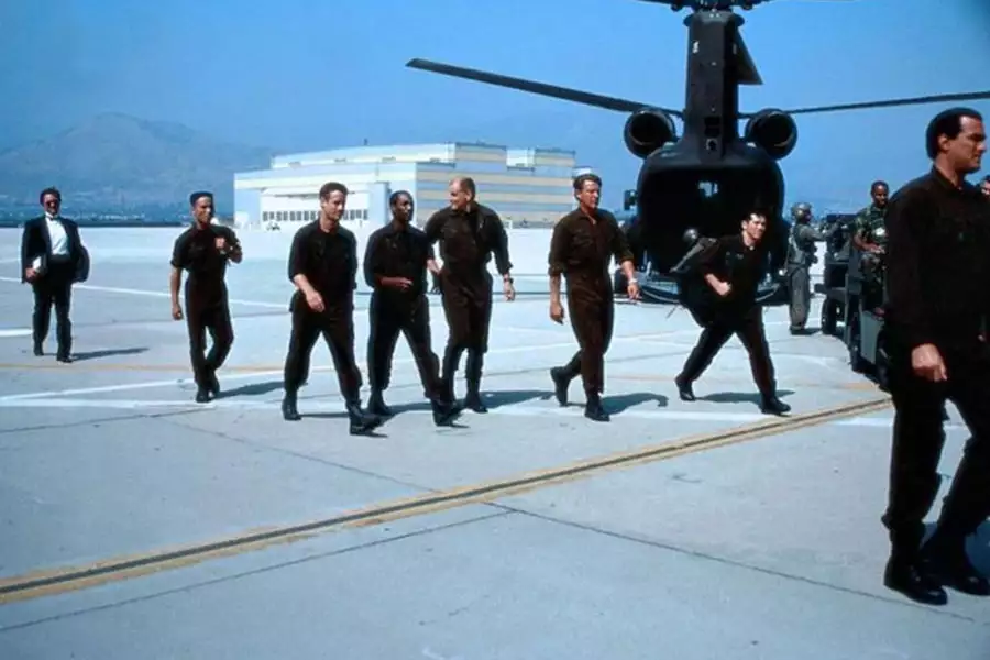 Krytyczna decyzja - galeria zdjęć - filmweb