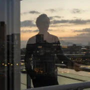 Nocny recepcjonista - galeria zdjęć - filmweb