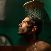 Nocny recepcjonista - galeria zdjęć - filmweb