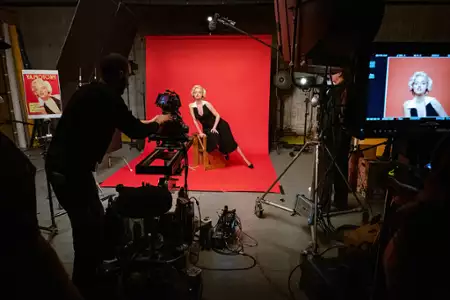 Blondynka - galeria zdjęć - filmweb