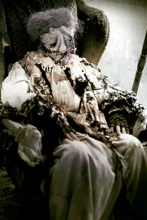 Lustrzana maska - galeria zdjęć - filmweb