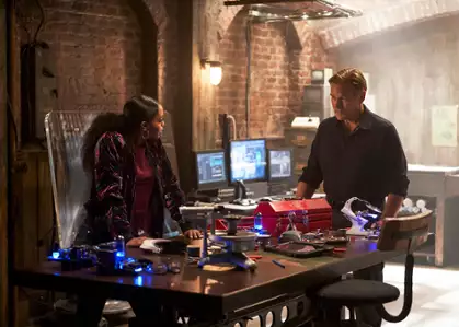 Black Lightning - galeria zdjęć - filmweb