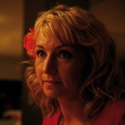 Underbar och älskad av alla (och på jobbet går det också bra) - galeria zdjęć - filmweb