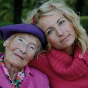 Underbar och älskad av alla (och på jobbet går det också bra) - galeria zdjęć - filmweb