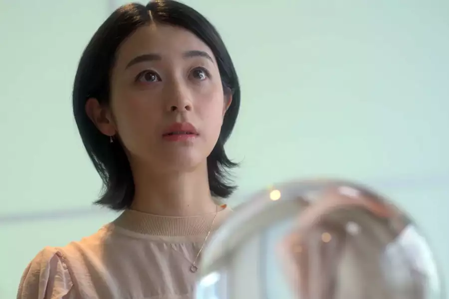 Fishbowl Wives - galeria zdjęć - filmweb