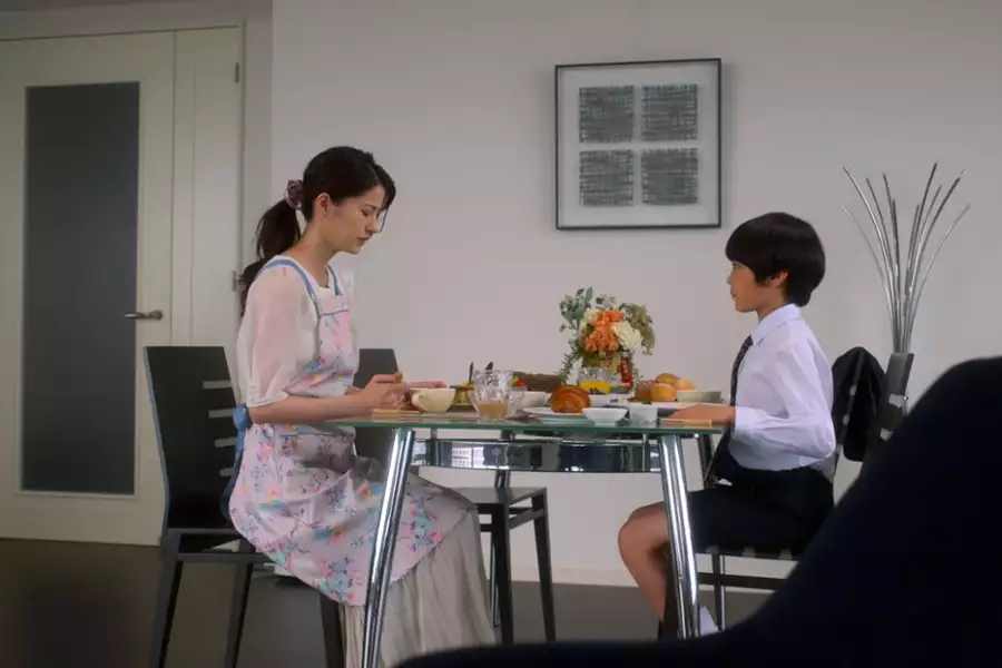 Fishbowl Wives - galeria zdjęć - filmweb