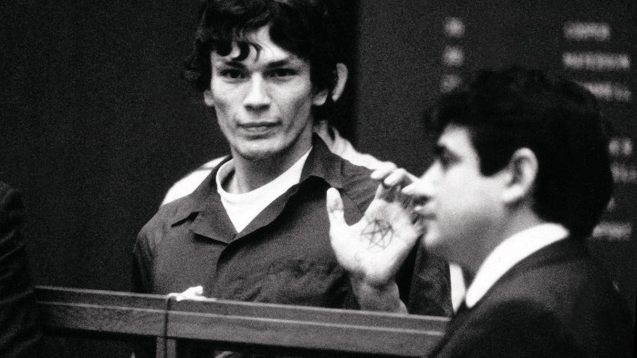 Sezon na zabijanie (recenzja serialu Richard Ramirez: Polowanie na seryjnego mordercę)