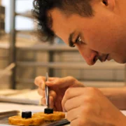 Na ostrzu noża: w pogoni za Gwiazdkami Michelin - galeria zdjęć - filmweb