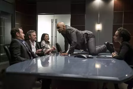 Nobodies - galeria zdjęć - filmweb