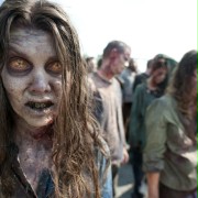 Kobieta zombie z dużymi oczami