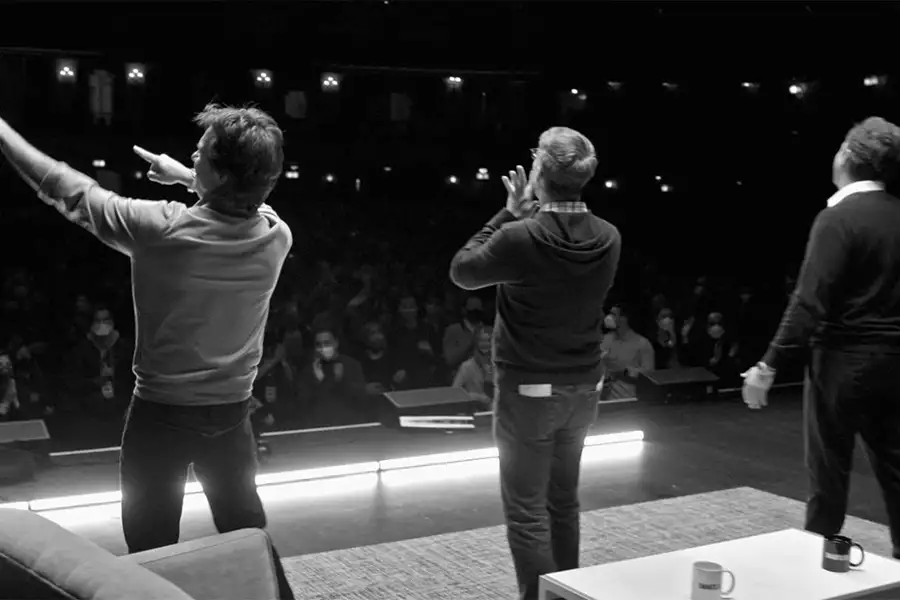 Jason Bateman i przyjaciele: "Smartless" Show - galeria zdjęć - filmweb