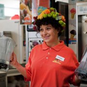 Alia Shawkat w Mosiężny imbryk