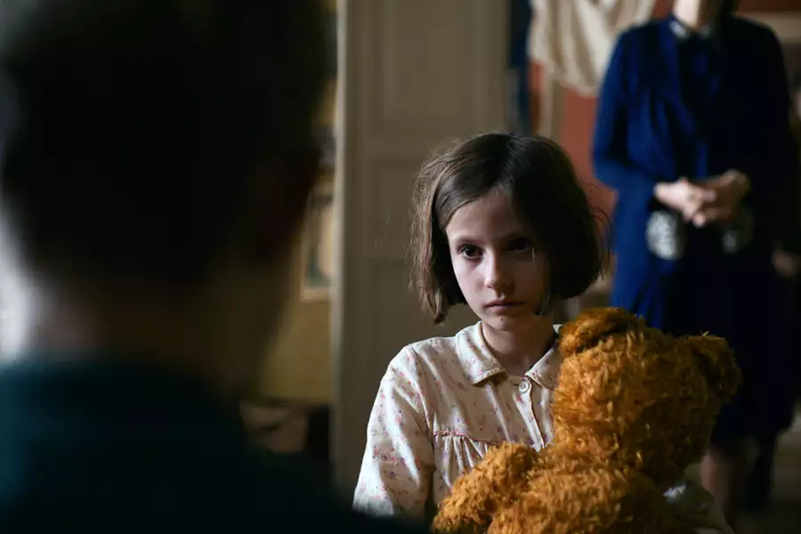 Cienie pod powiekami - galeria zdjęć - filmweb