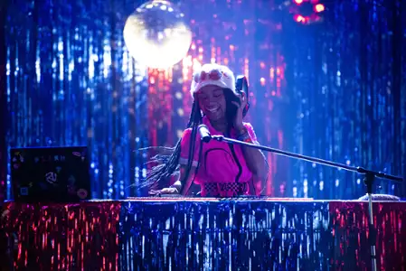 Julie and the Phantoms - galeria zdjęć - filmweb