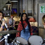 Julie and the Phantoms - galeria zdjęć - filmweb